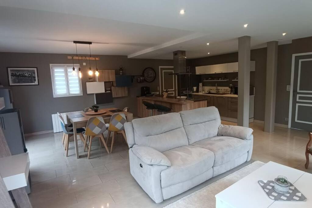 Grande Maison Entiere De 120M2 Epron Exterior foto